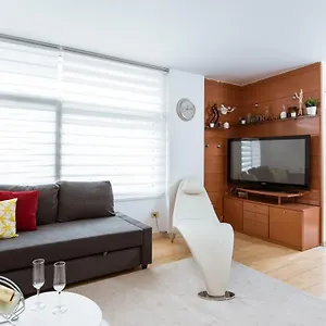 Two Bedroom Townhouse Within 10min Walk From Beach Apartamento Barcelona